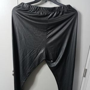 🦋Torrid Faux leather leggings